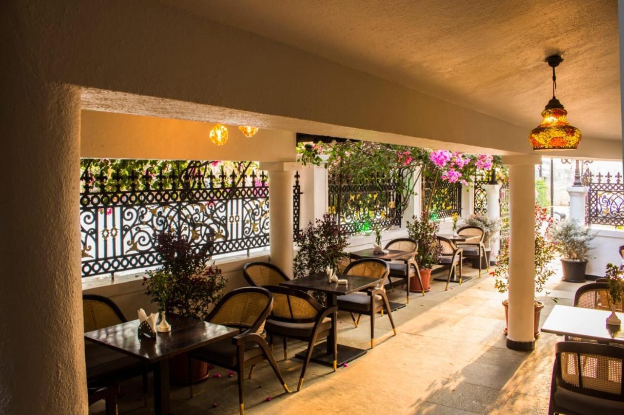 Shikara Beach Resort Cavelossim Exterior foto