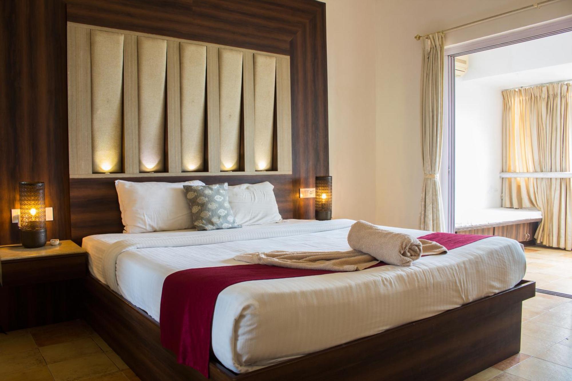 Shikara Beach Resort Cavelossim Exterior foto